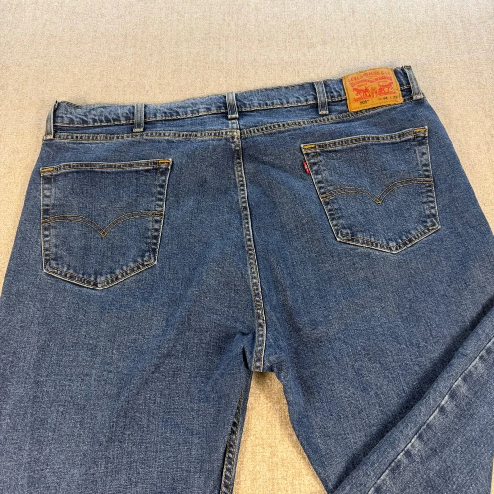 Levi's 505 Regular Fit Jeans Mens 44x32 Blue Denim Straight Leg Medium Wash